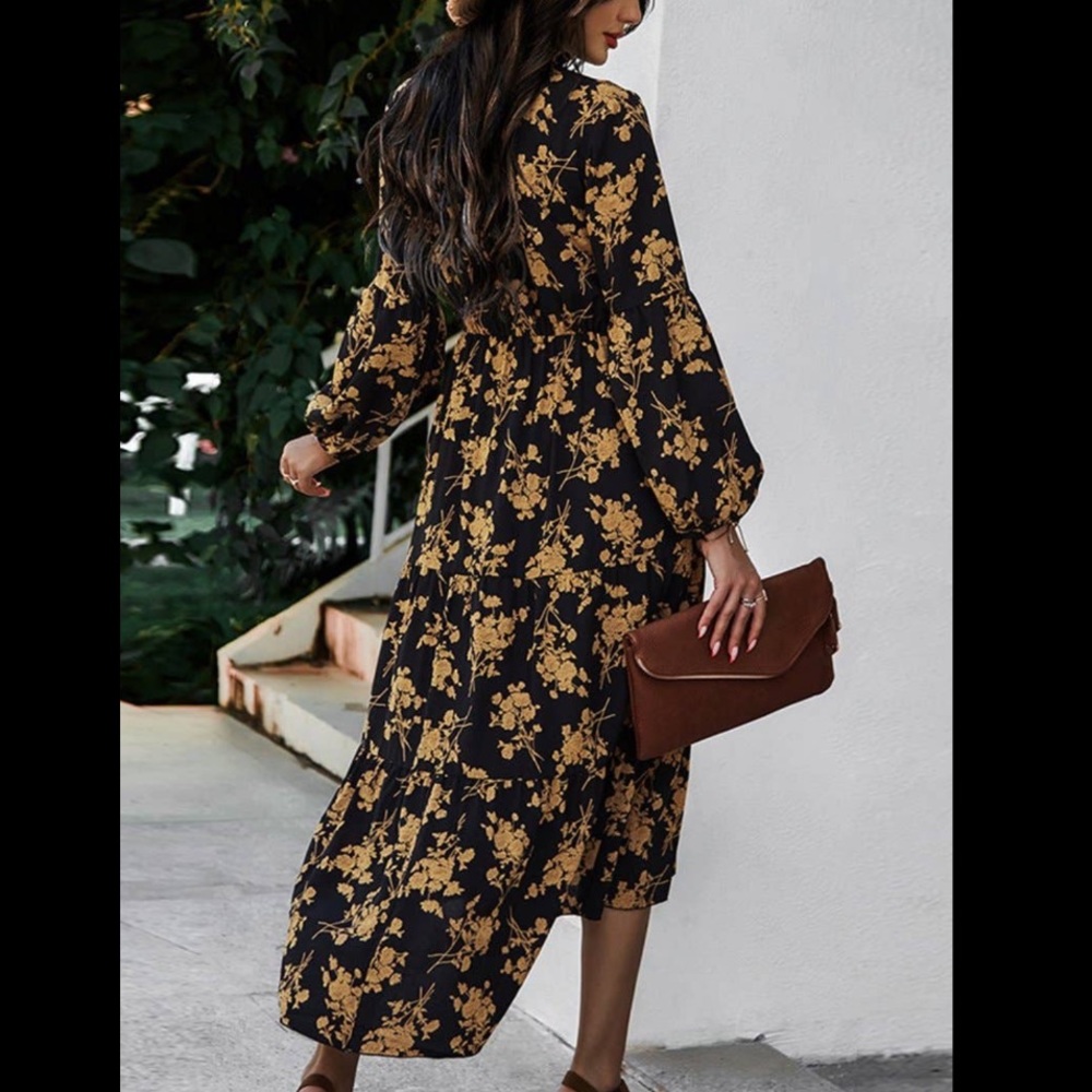 NWT! Stunning Black Floral V Neck Dress! 🤩 - Picture 2 of 8